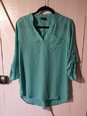 Rue21 Mint Green V-Neck Roll-Tab Tunic